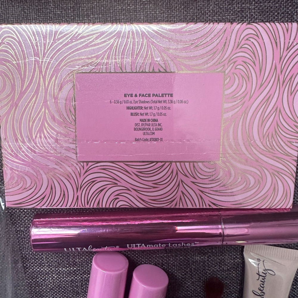 Makeup bundle - Picture 2 of 3